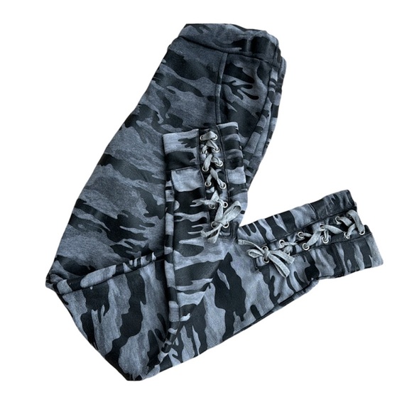 SPENGLISH black & grey Camo joggers, M, EUC - Picture 7 of 11